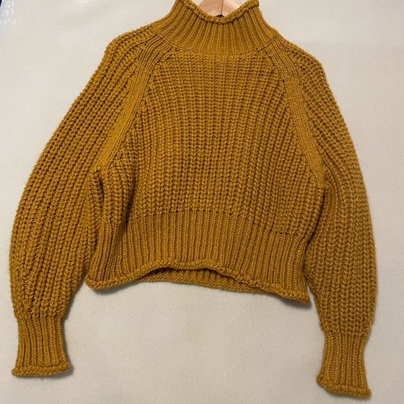 H&M Orange Knit Cropped Sweater - Picture 1 of 4